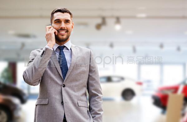 汽車銷售新篇章 數字化手勢與人性化微笑的完美融合